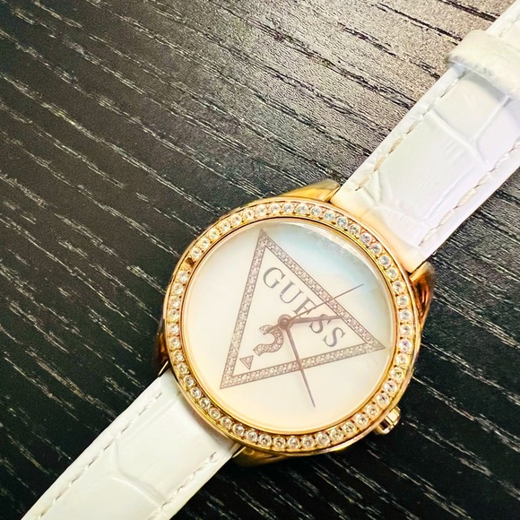 Guess women’s watch - Picture 1 of 4